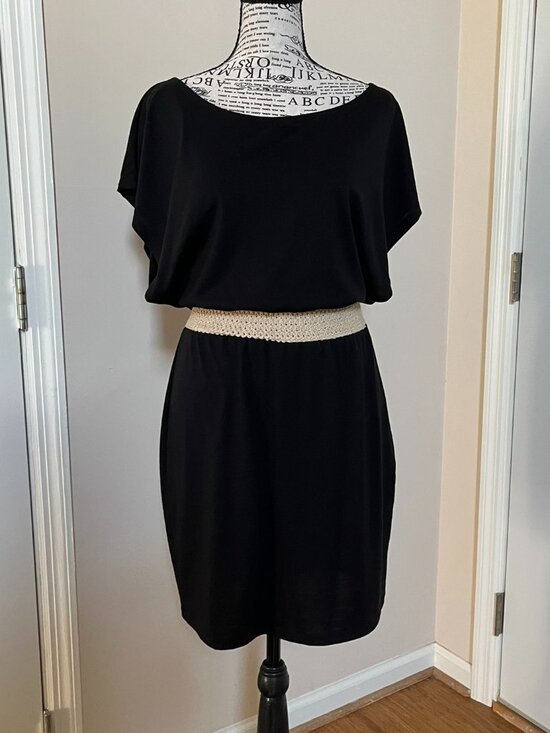 Dresses & Skirts - Black Short-Sleeve Blouson Dress w/ Textured Waistband, Size S